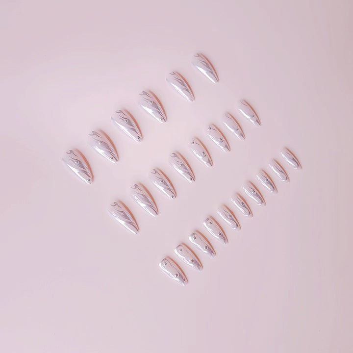 Kunstnagelset mit elegantem Wassertropfen-Design und 3D-Akzenten Karnz