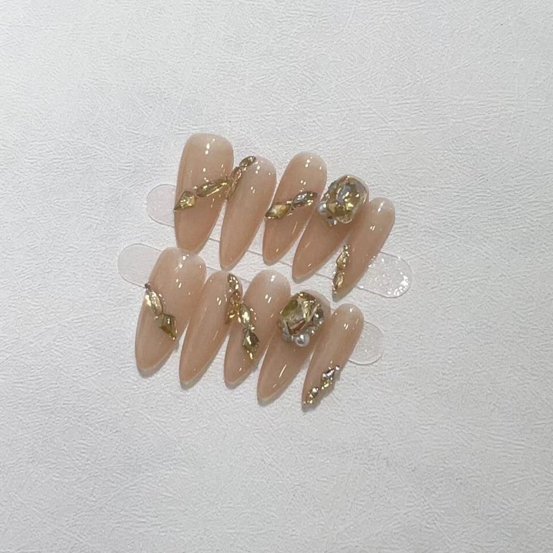 Stylisches Stiletto Press-On Nagelset Karnz