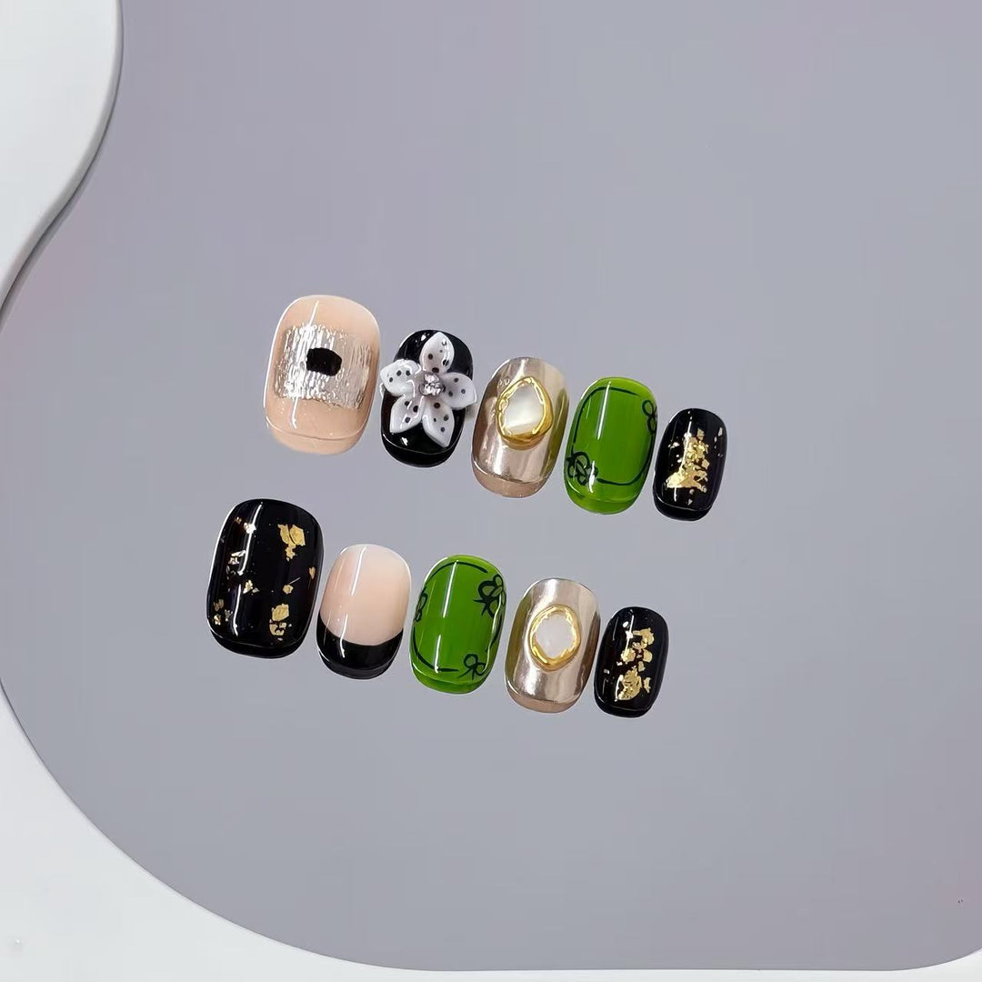Dekorativer Nagelkunst-Set Karnz