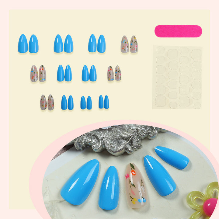 Blumeninspiriertes Press-On Nagelkunst Karnz