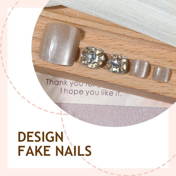 Kunstnagelset mit luxuriösen 3D-Verzierungen und eleganten Stilelementen Karnz