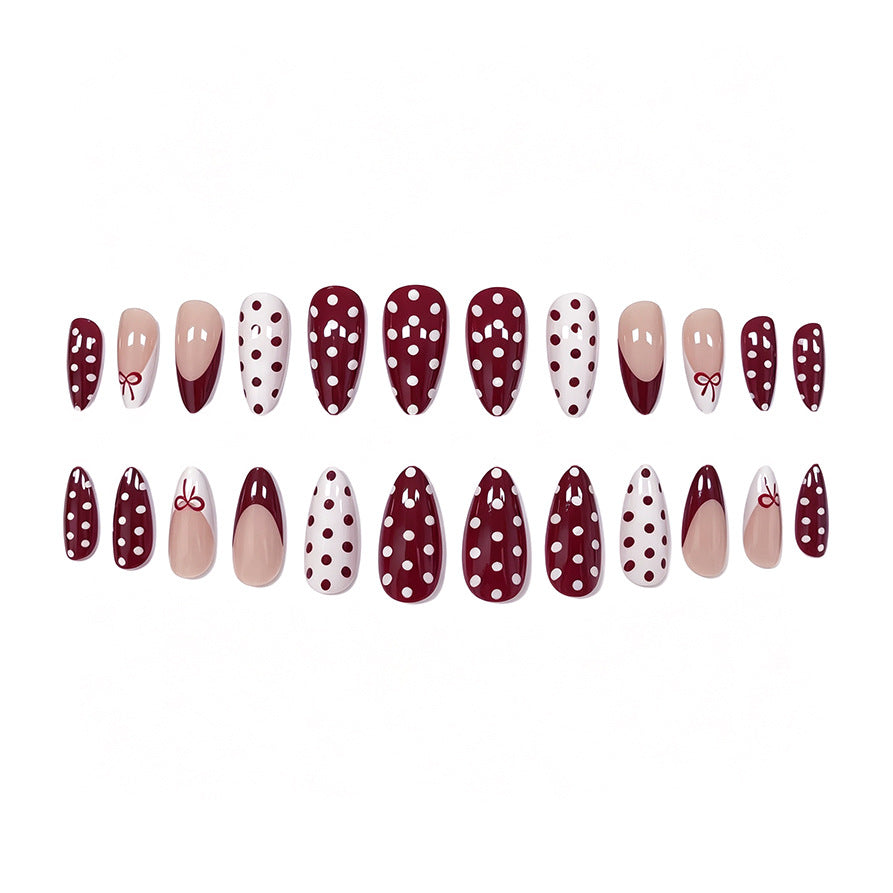 Elegantes Mandeln Cupcake Nageldesign Karnz