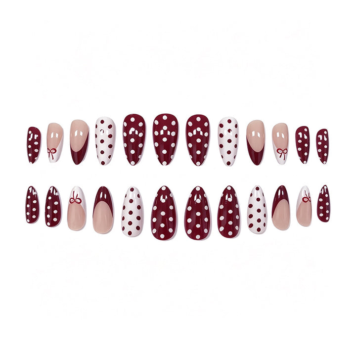 Elegantes Mandeln Cupcake Nageldesign Karnz