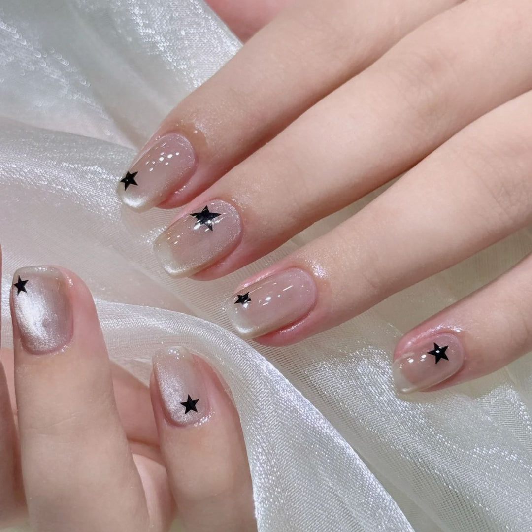 Künstlerisches Press-On-Nagelset mit Stern Designs Karnz
