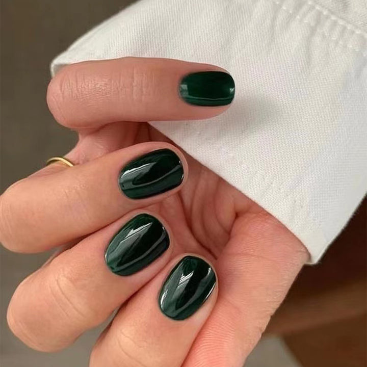 Elegante Nagelkunst mit Glanzfinish Karnz