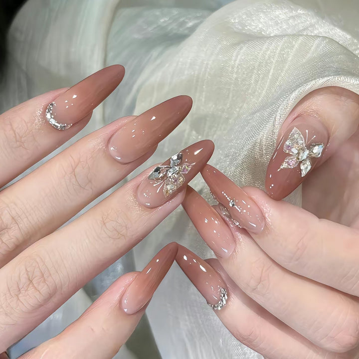 Elegante Stiletto Press-On Nägel mit verzierten Designs Karnz