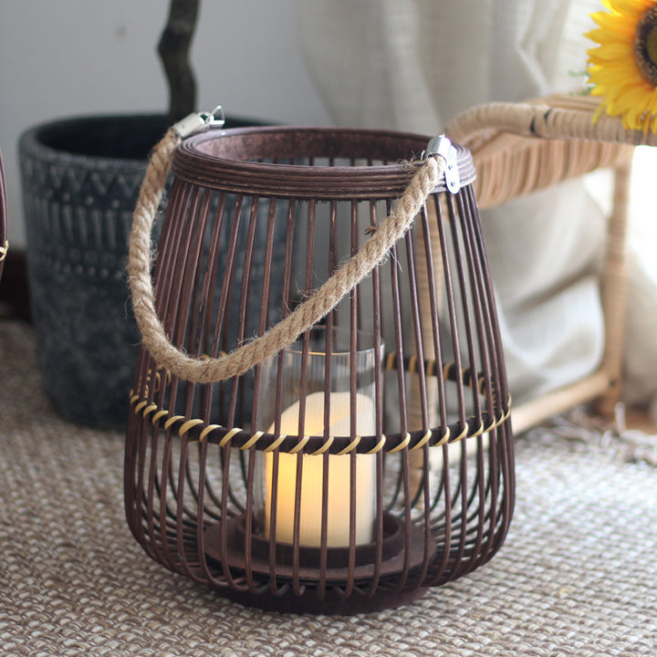 Stilvolle Laterne aus Rattan mit Holzgestell Karnz