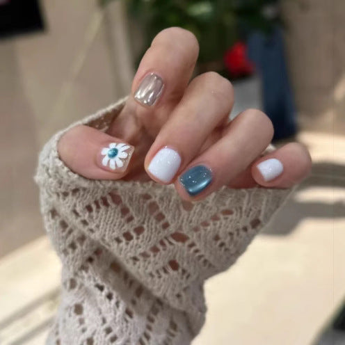 Dekorative Blumen Nagelkunst Karnz