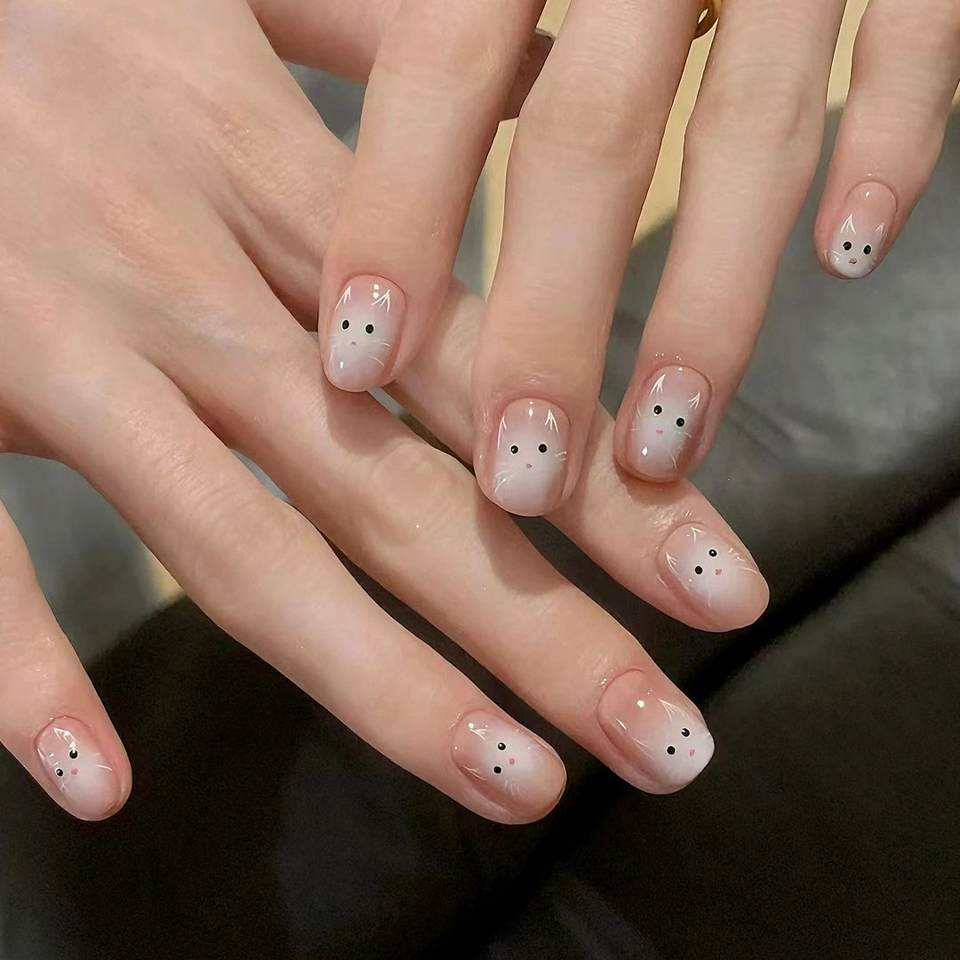 Elegante Stiletto Press-On Nagelset mit silbernen Verzierungen Karnz