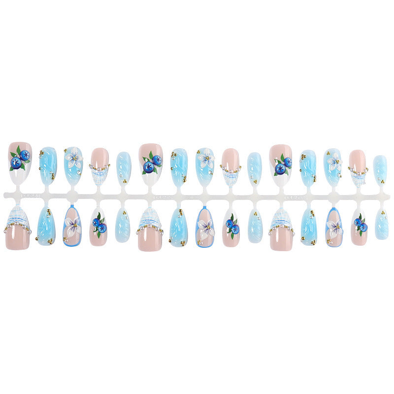 Kunstnagelset mit floralen und glamourösen Designs Karnz