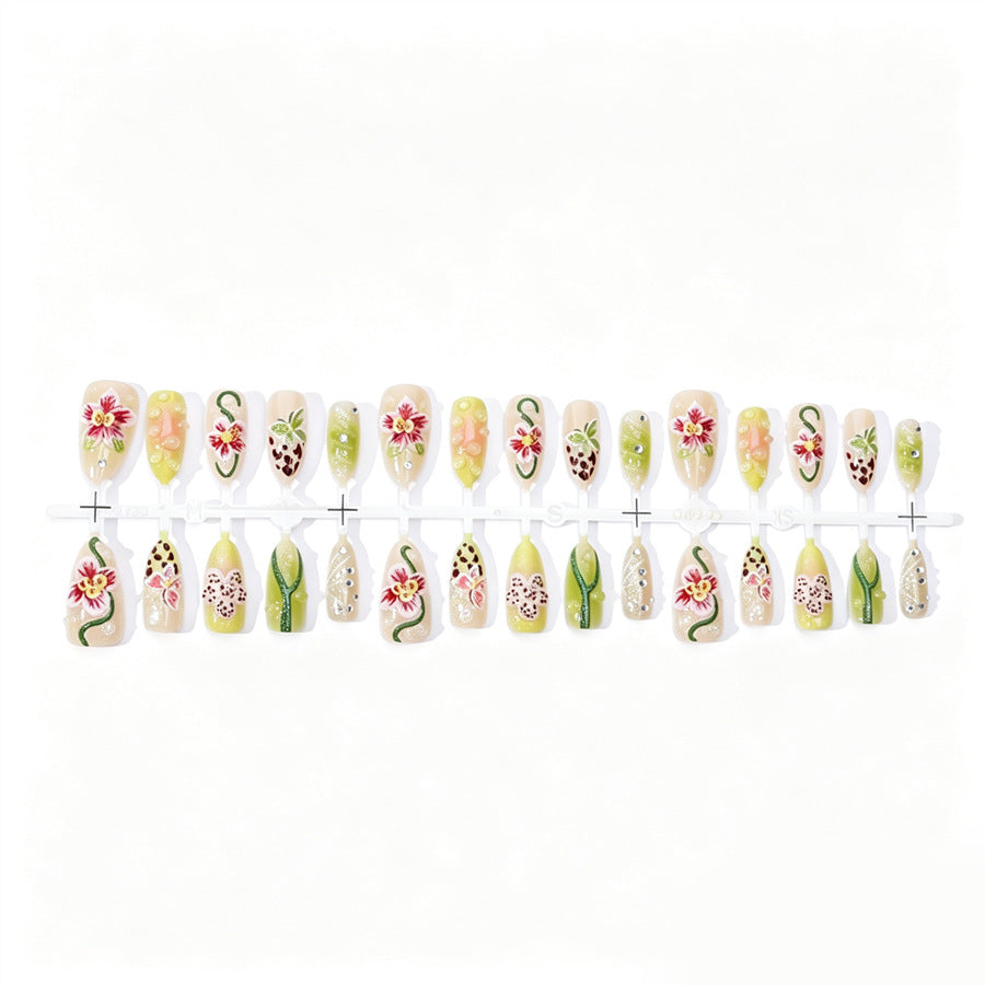 Dekoratives Floral 3D Nagelkunst Set Karnz