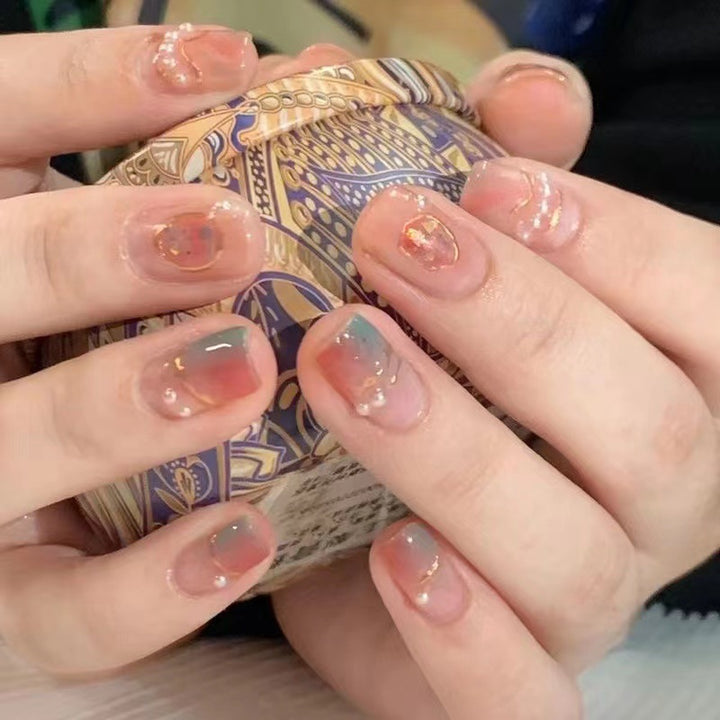 Künstlerisches Gel-Nail-Design