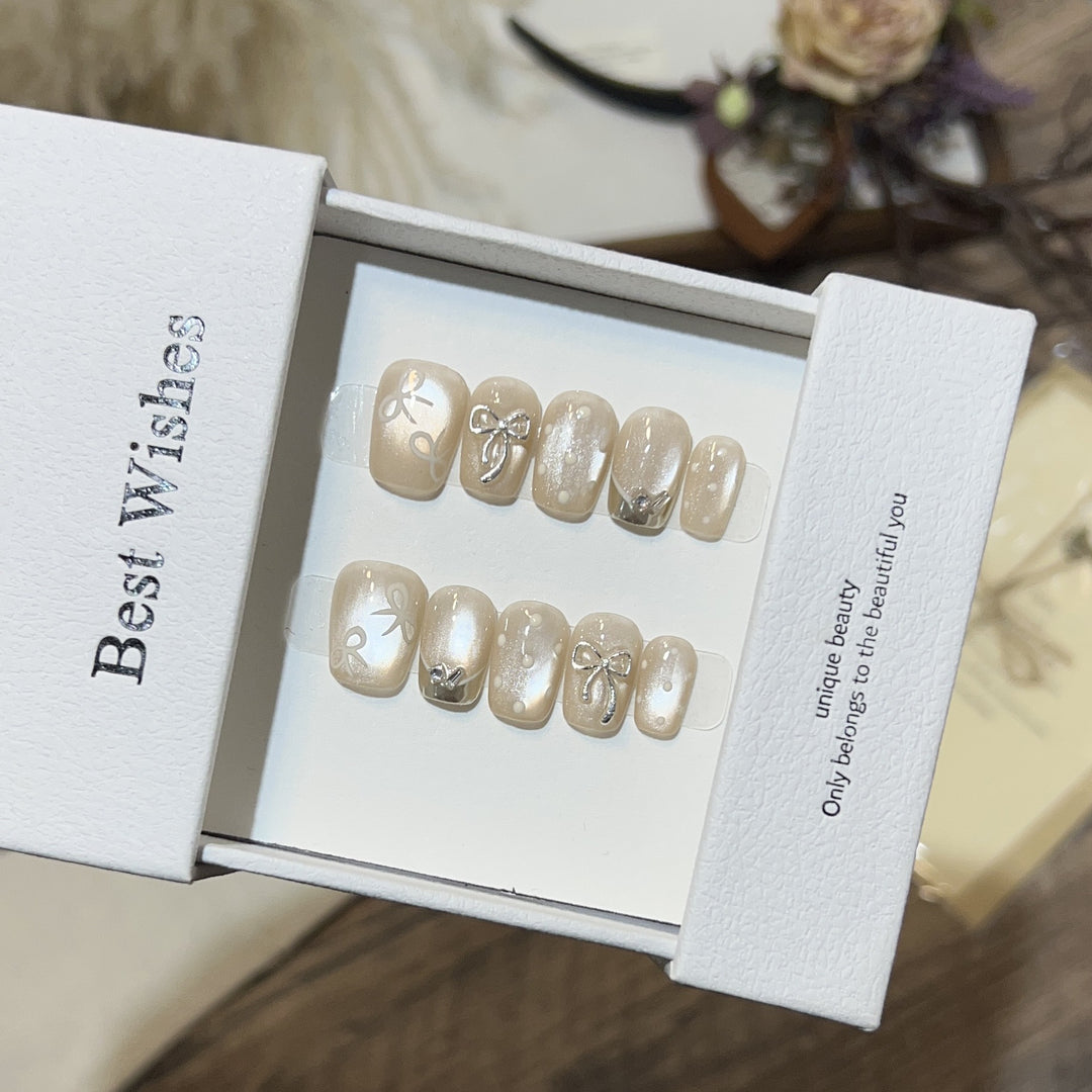 Elegantes mit Schleifen verziertes Press-On Nail Art Set Karnz