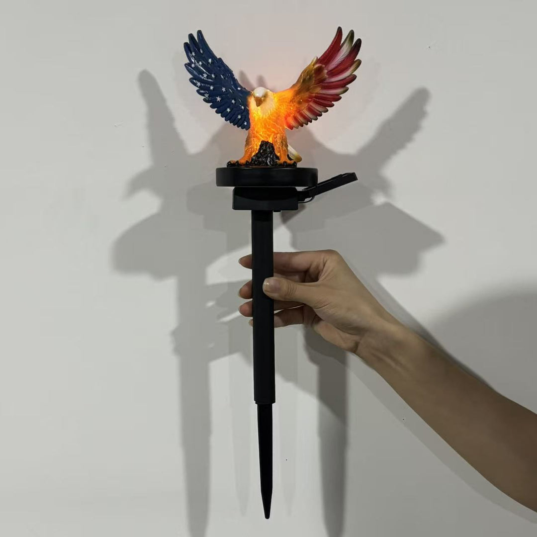 Dekorative Skulptur mit Adlerdesign Karnz