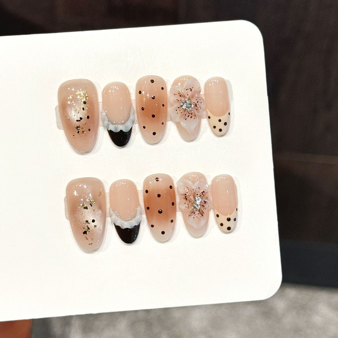 Künstlerisches Floral Press-On Nageldesign Set
