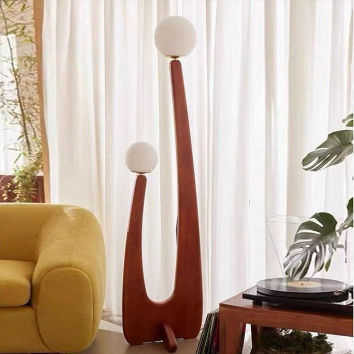 Künstlerische Holzstehlampe