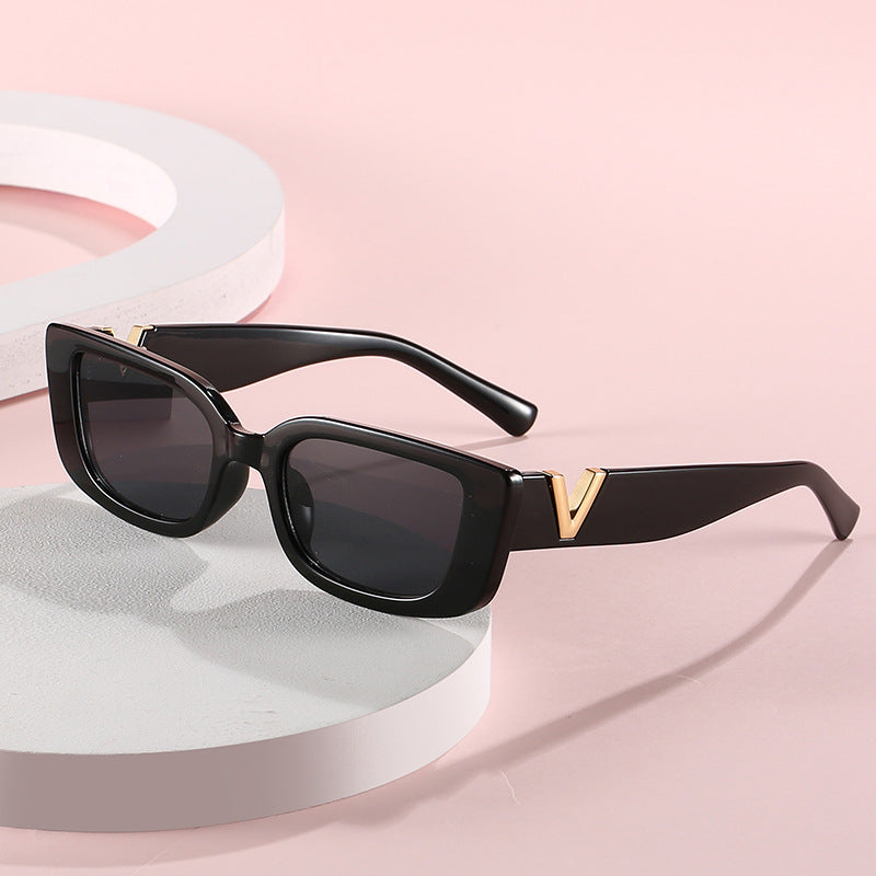 Damen modische quadratische Sonnenbrille mit luxuriösem Rahmen und goldenen Akzenten Karnz