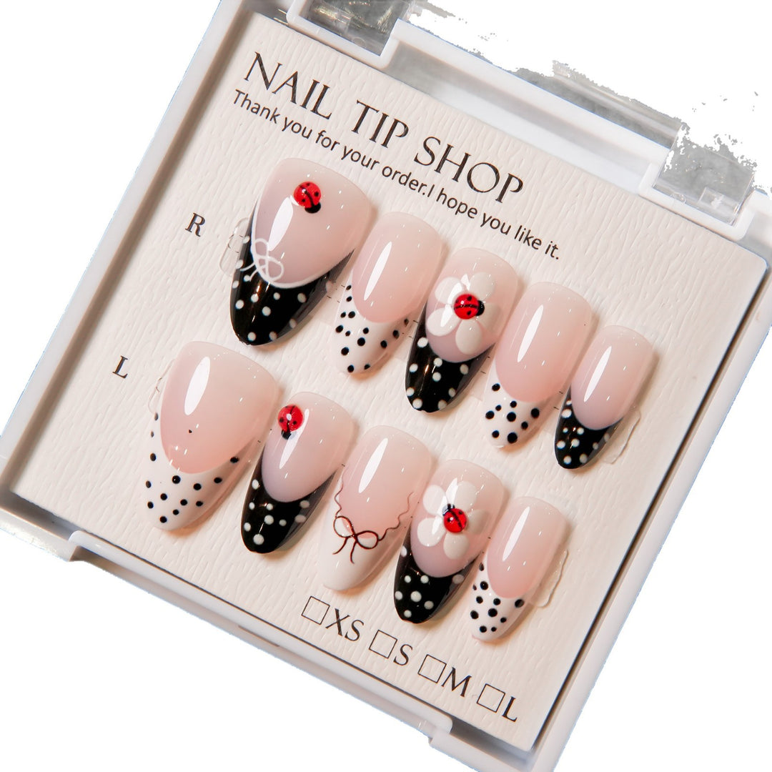 Künstlerische und dekorative Press-On-Nageltips