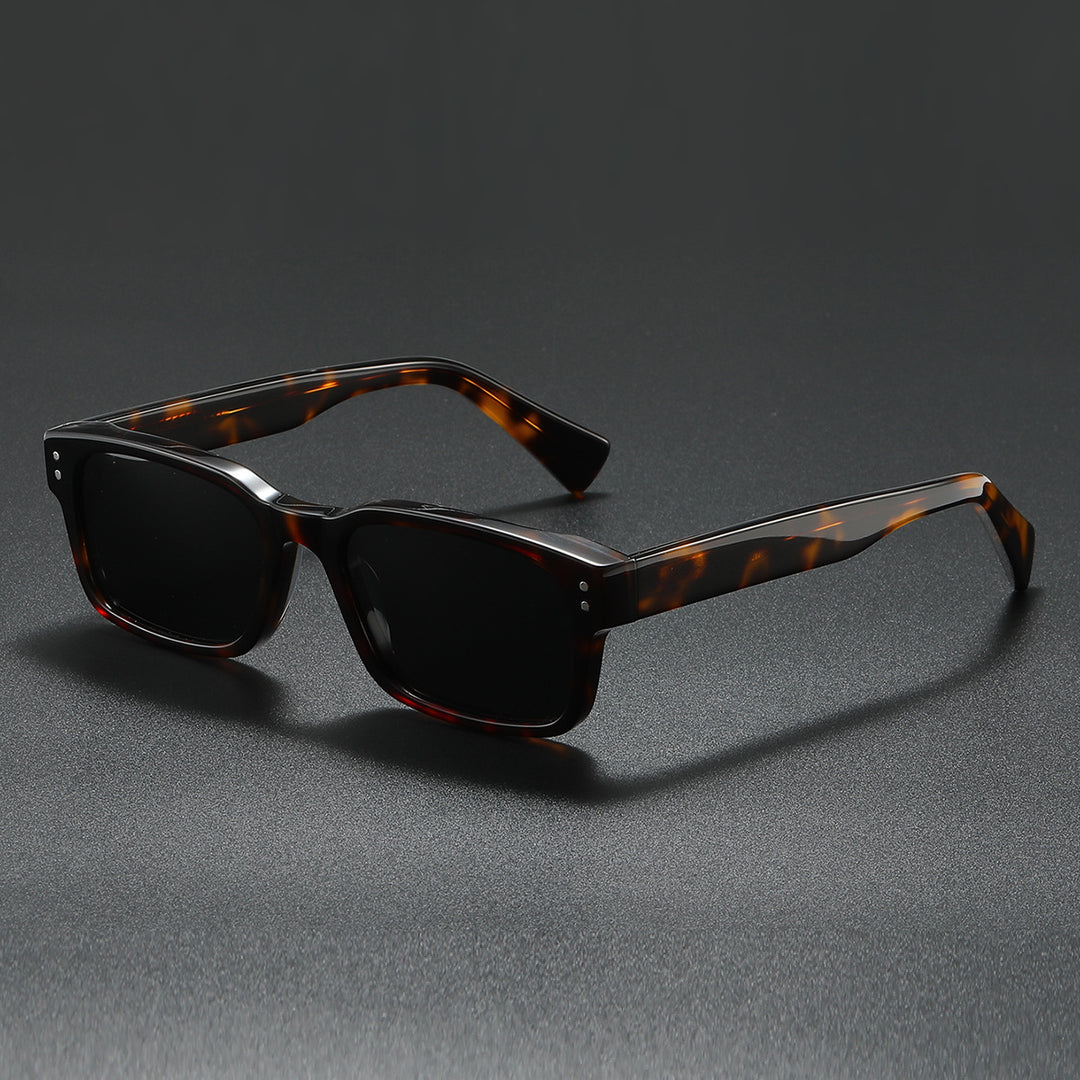 Damen Sonnenbrille im modernen, minimalistischen Design Karnz