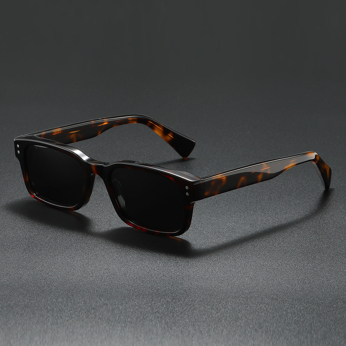 Damen Sonnenbrille im modernen, minimalistischen Design Karnz