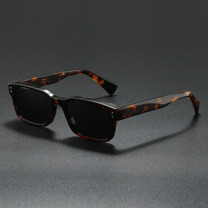 Damen Sonnenbrille im modernen, minimalistischen Design Karnz