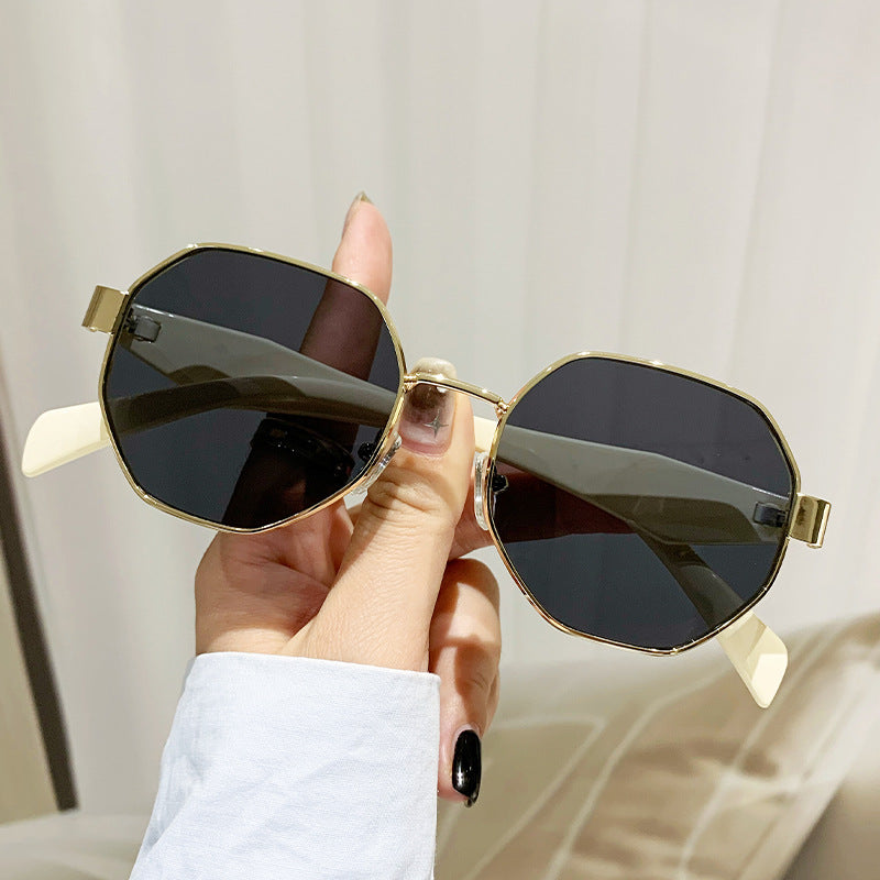 Damen modische Sonnenbrille mit hochwertigem rechteckigem Rahmen und UV-Schutz Karnz