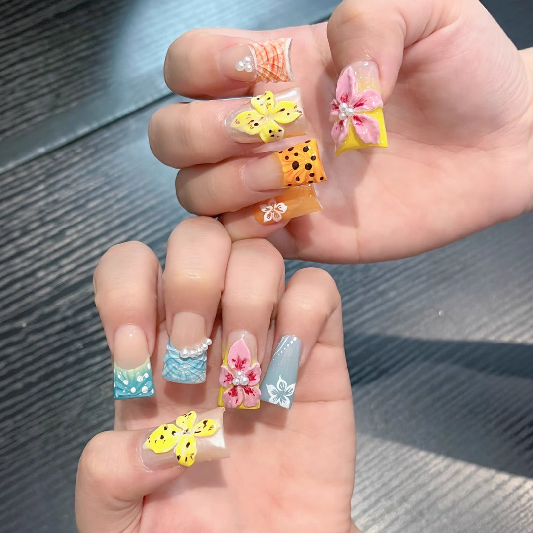 Kunstnägel mit Floralen 3D-Applikationen Karnz