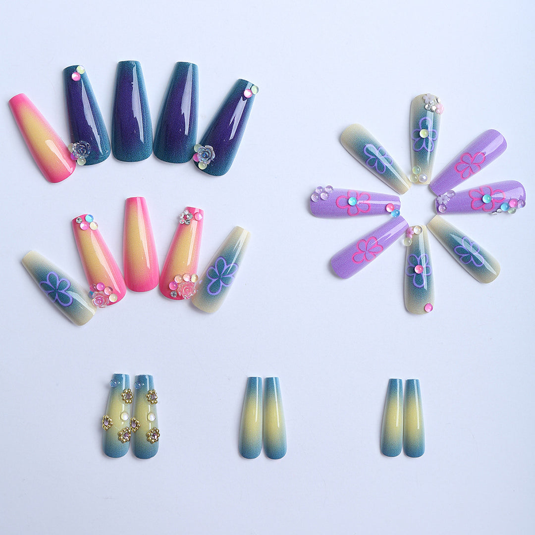 Nagelkunst mit Bunten Designs Karnz