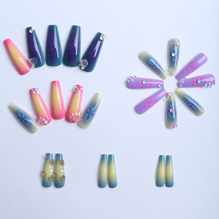 Nagelkunst mit Bunten Designs Karnz