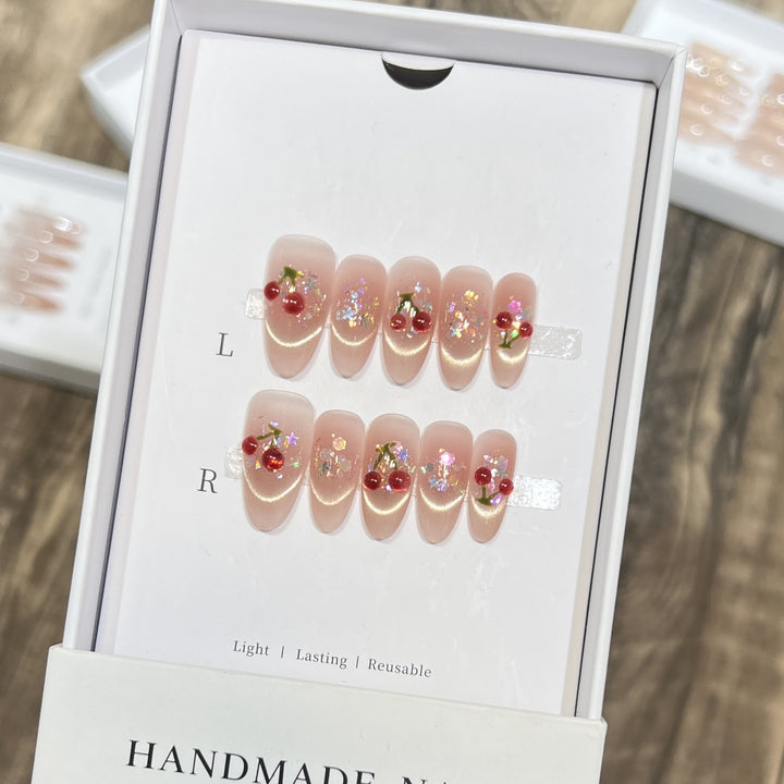 Handgefertigtes Kirsche-Prägung Press-On Nail Set Karnz