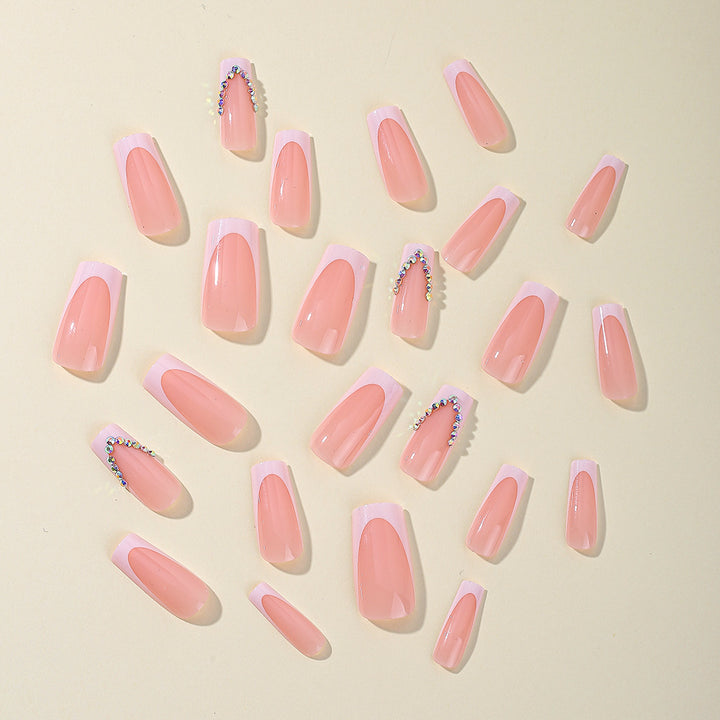 Elegante French Tip Acryl-Nagelerweiterungen mit Strassakzenten Karnz