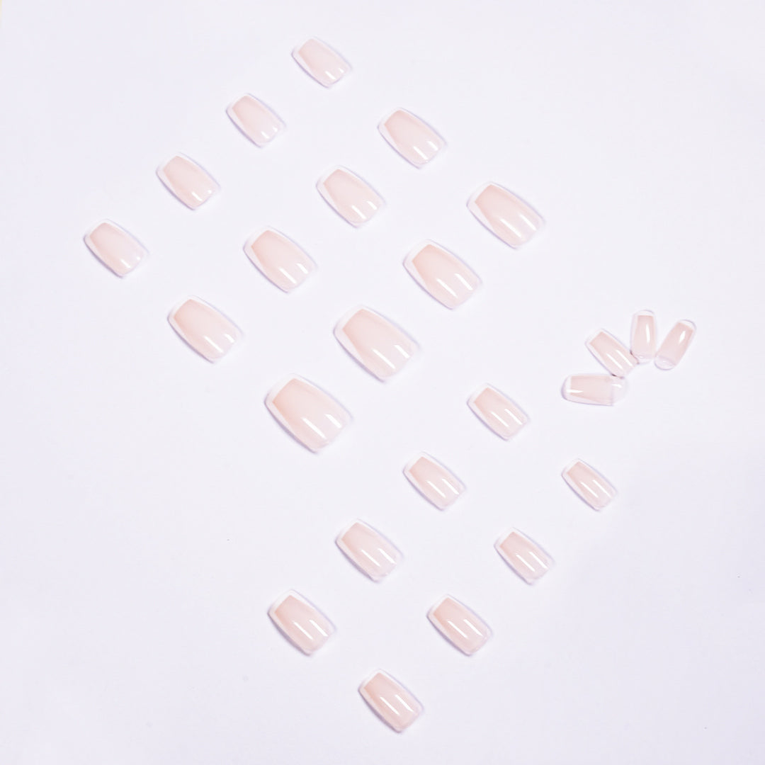 Elegante Nagelverlängerungen mit French-Tip Karnz