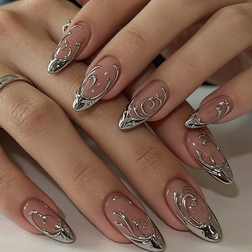 Aufwändig skulptierte Press-On Nail Art Karnz