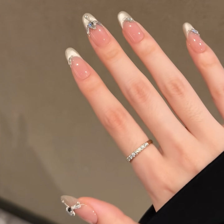 Dekorativer Press-On Nagelset mit Glitter und Strassakzenten Karnz