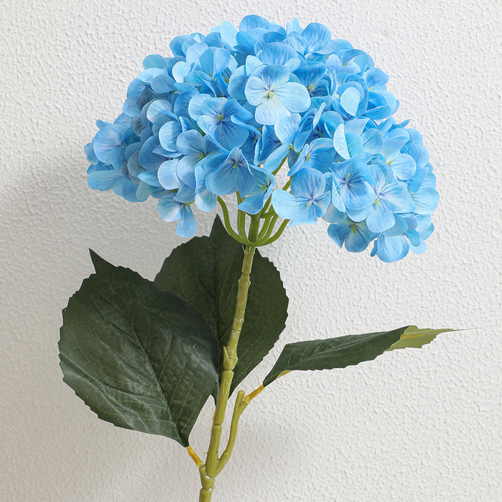 Kunsthortensienzweig mit detaillierten Blüten Karnz