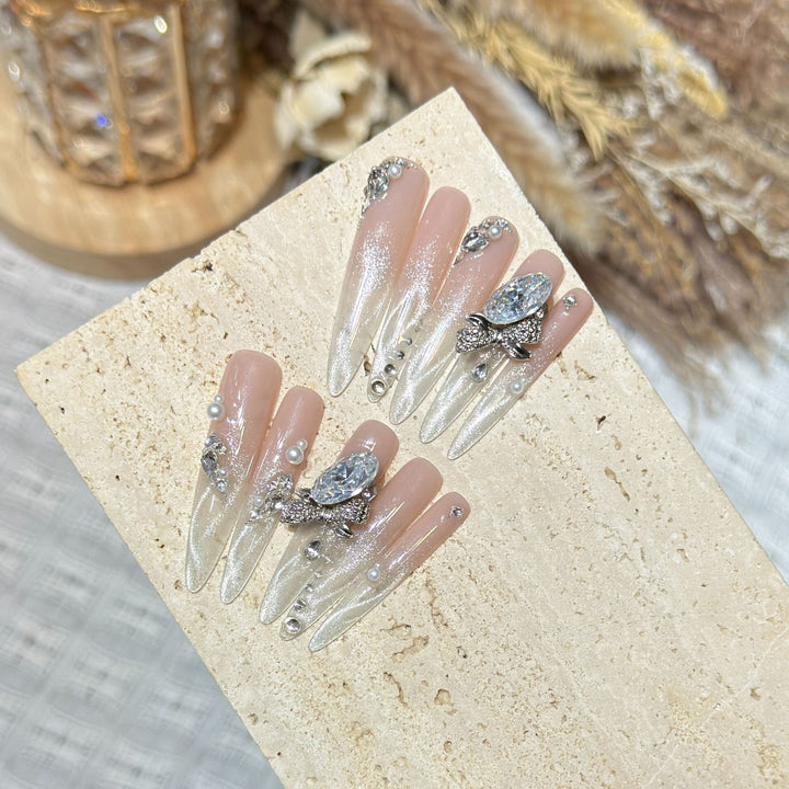 Dekorative Nagelkunst Karnz