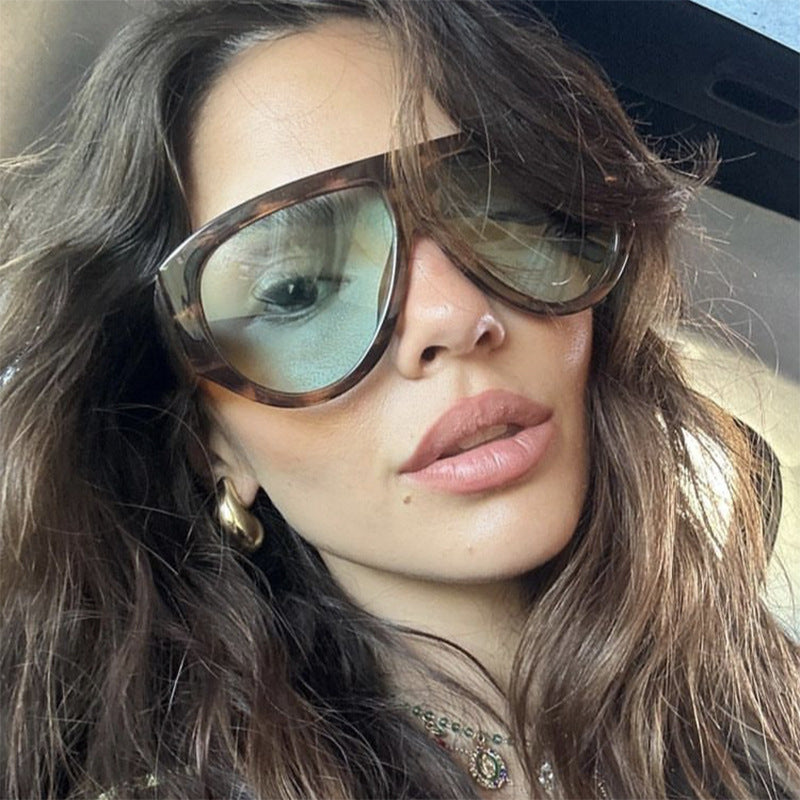 Damen modische Sonnenbrille im modernen Design mit breitem Rahmen Karnz