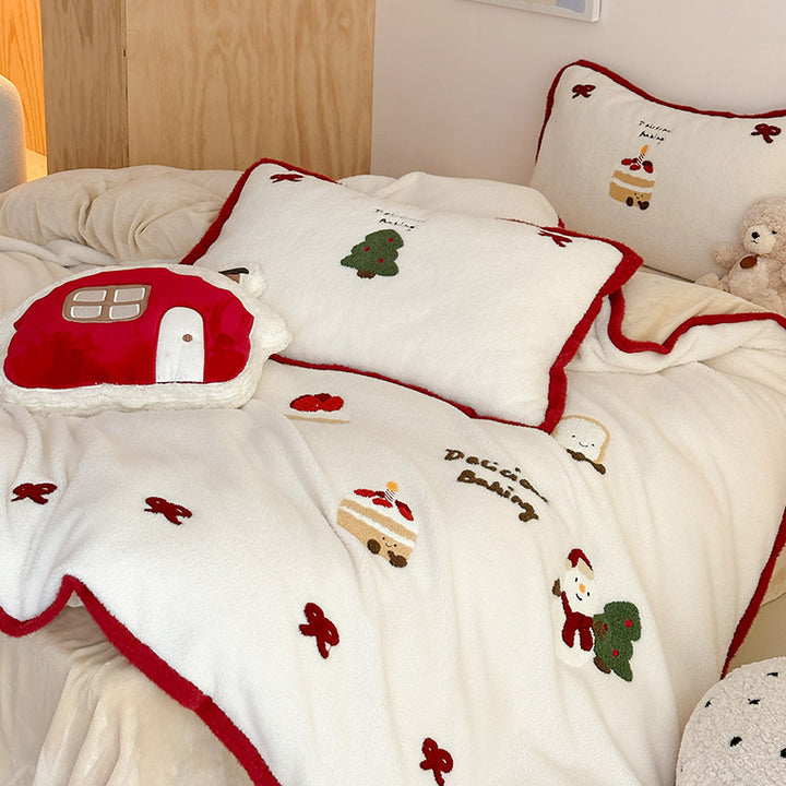 Kuschelige Wendbare Bettgarnitur aus Teddyfleece mit gestickten Motiven und dekorativer Paspel