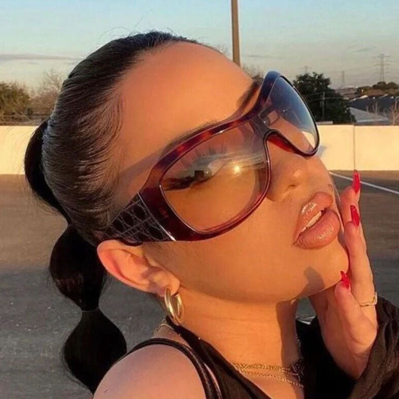 Damen Sportsonnenbrille mit breitgeschütztem Rahmen und polarisierenden Gläsern Karnz
