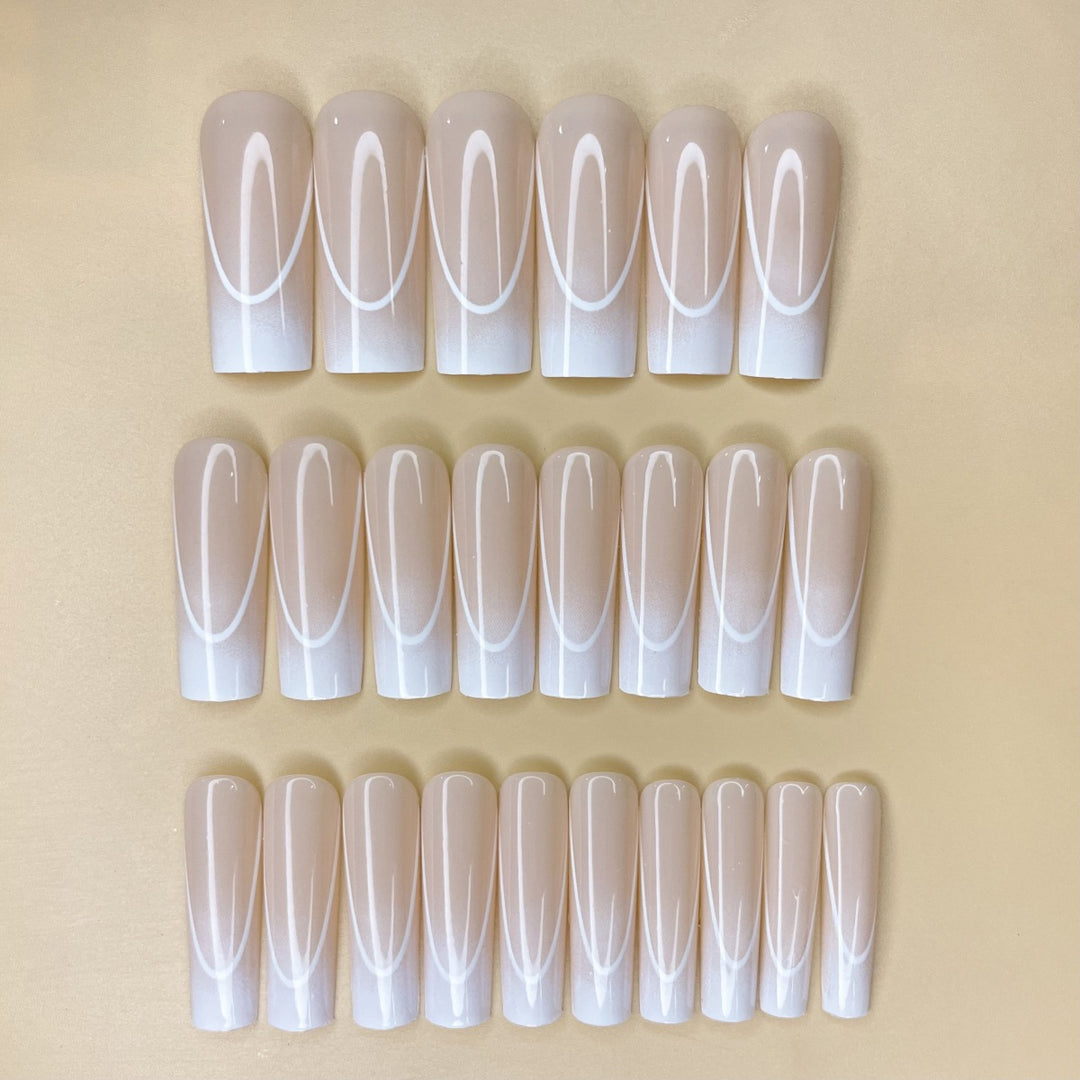 Elegante französische Tipp Lange Nagelverlängerungen Karnz
