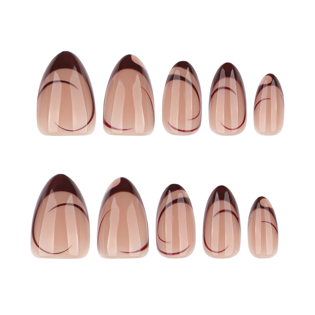Elegante Nagelkunst mit filigranen Linien und Glitzerakzenten Karnz