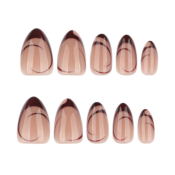 Elegante Nagelkunst mit filigranen Linien und Glitzerakzenten Karnz