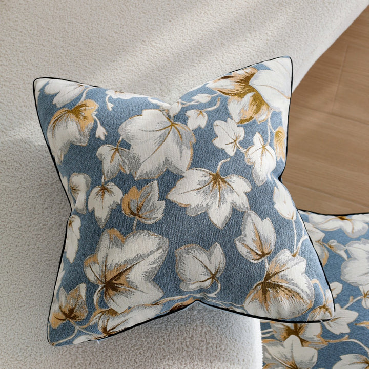 Elegantes Zierkissen mit floralem Druck
