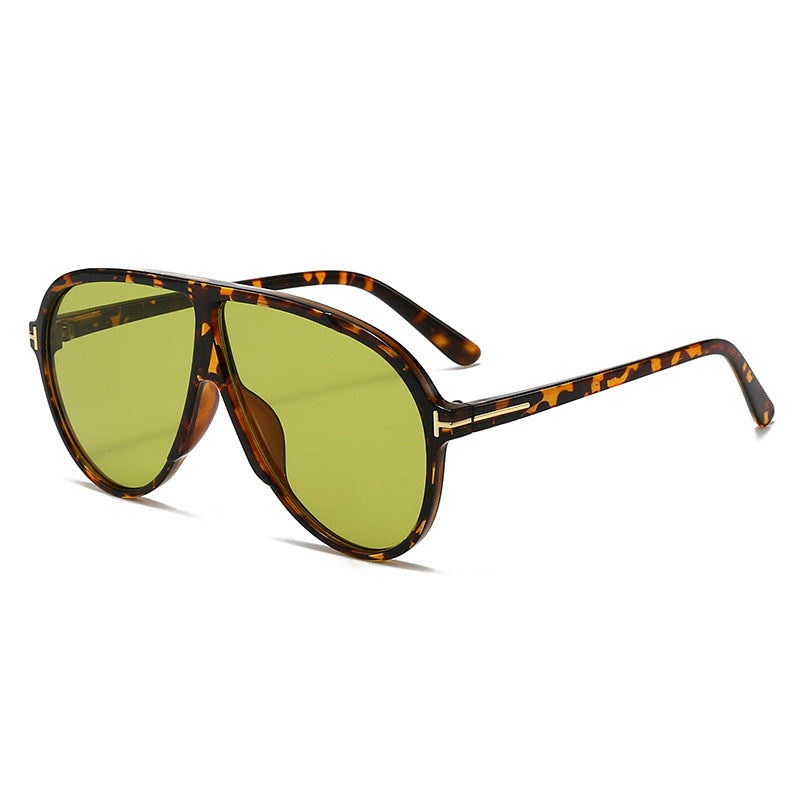 Damen große Sonnenbrille mit modernem Design und schützenden Gläsern Karnz