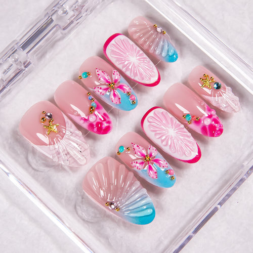 Künstlerisches Press-On Nail Set mit floralen Akzenten