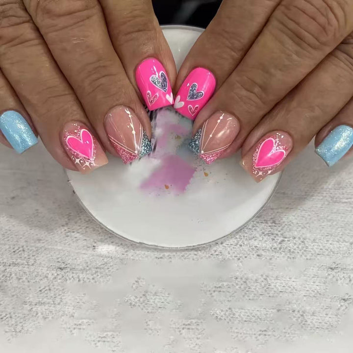 Herz-dekorierte Press-On-Nagelkunst Karnz