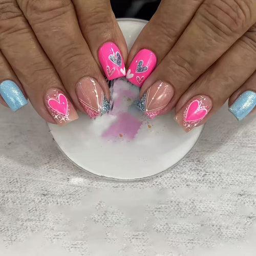 Herz-dekorierte Press-On-Nagelkunst Karnz