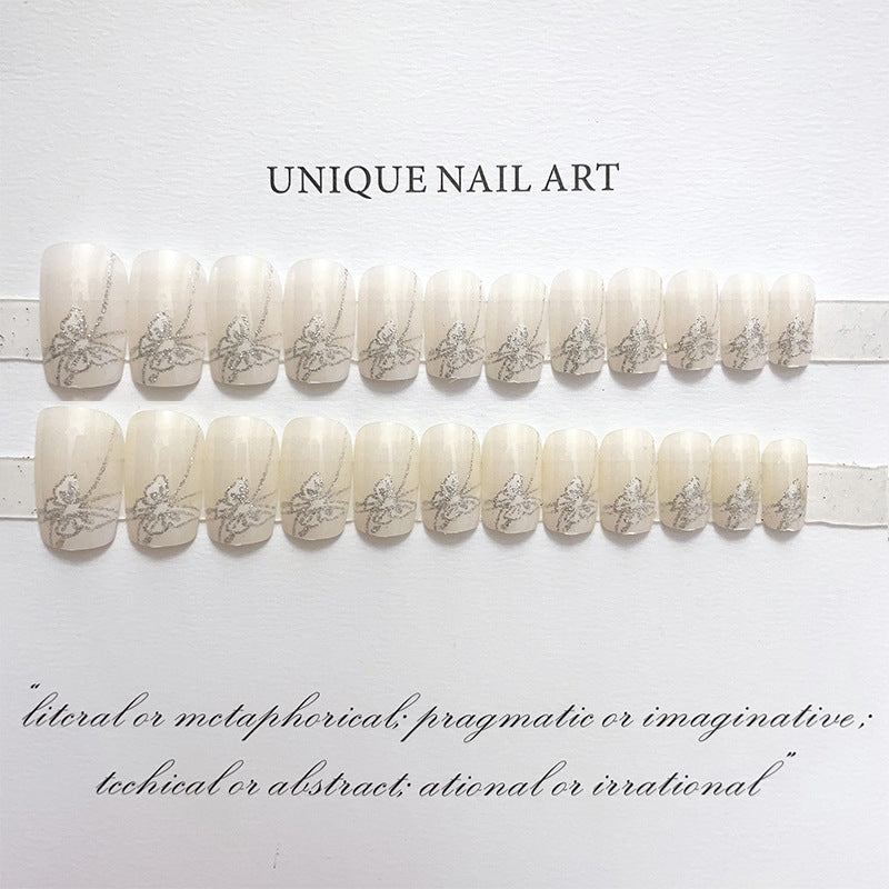Elegantes Press-On-Nagelset mit floralen Designs