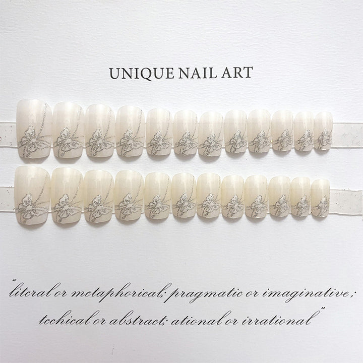 Elegantes Press-On-Nagelset mit floralen Designs
