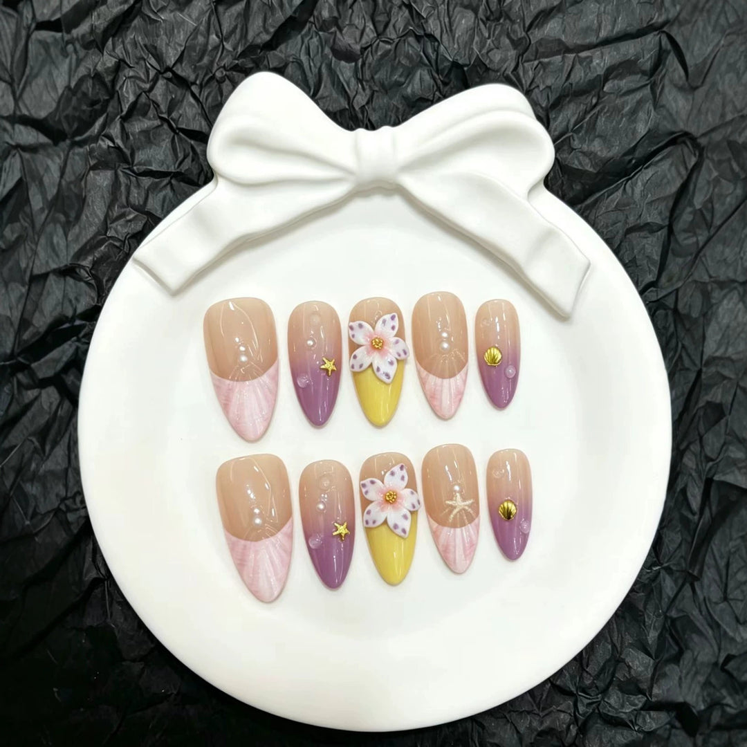 Blumenverziertes Press-On Nagelkunst-Set